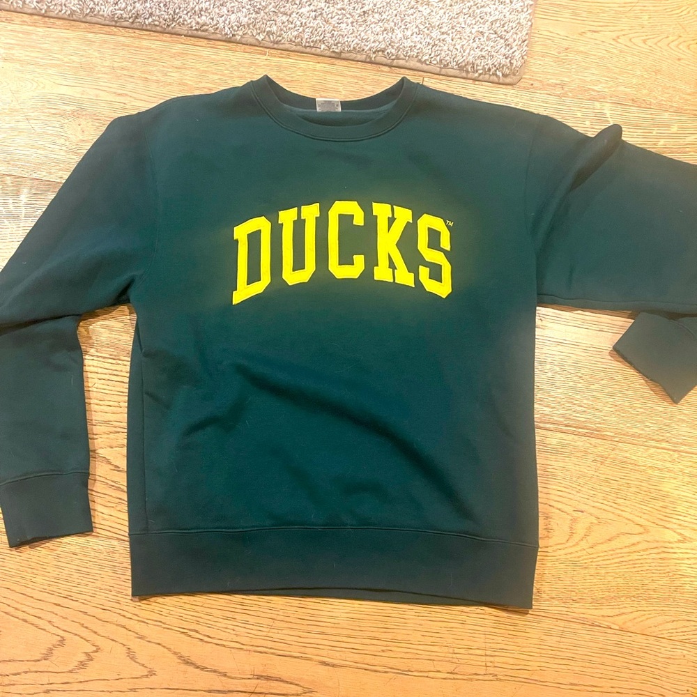 University of Oregon DUCKS crewneck. Size Large